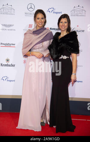 Carolin BOSBACH, gauche, présentateur, Stefanie Harrer, présentateur, tapis rouge, Tapis Rouge Show, 38e de la presse sportive allemande ball dans l'Alte Oper de Francfort, 09.11.2019. Dans le monde d'utilisation | Banque D'Images