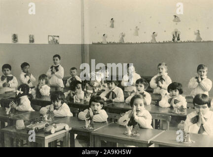 Une salle de classe primaire, Italie Banque D'Images