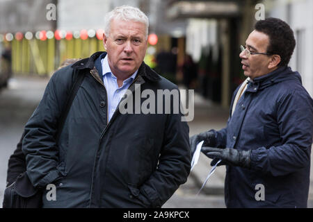 Londres, Royaume-Uni. 16 novembre, 2019. Ian Lavery, Président du Parti du Travail, arrive à l'article V du travail réunion. La clause V réunion, présidée par le chef du parti et de membres du Conseil exécutif national (CEN), les membres du cabinet fantôme et les membres de la National Policy Forum, finalisera le programme électoral général du parti. La réunion est nommé d'après l'article V du règlement du Parti travailliste. Credit : Mark Kerrison/Alamy Live News Banque D'Images