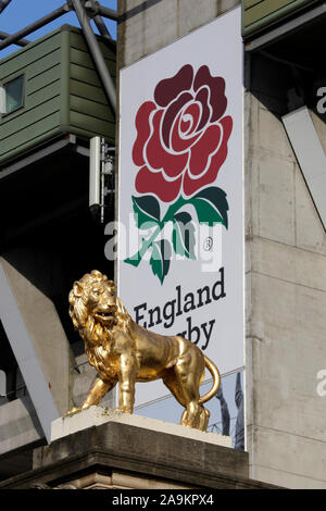 Twickenham, London, UK. 16 Nov, 2019. International Rugby, les barbares contre les Fidji ; statue de Lion d'or à l'extérieur du stade de Twickenham - usage éditorial : Action Crédit Plus Sport/Alamy Live News Banque D'Images