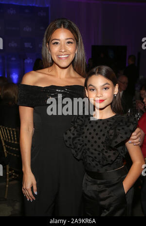 Los Angeles, Californie, USA. 15 Nov 2019. LOS ANGELES, CA - le 15 novembre : Gina Rodriguez, Ariana Greenblatt, au Gala de la Fondation Eva Longoria à Four Seasons Los Angeles à Los Angeles, Californie le 15 novembre 2019. Faye crédit Sadou/MediaPunch MediaPunch Crédit : Inc/Alamy Live News Banque D'Images