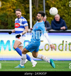 Spakenberg,SV Spakenburg - Excelsior Maassluis, football, néerlandais deuxième division, Tweede Divisie, saison 2019-2020, 16-11-2019, SV Spakenburg un joueur Vince Gino Dekker (L), l'Excelsior Maasluis player Sefa Kurt (R) : Crédit Photos Pro/Alamy Live News Banque D'Images