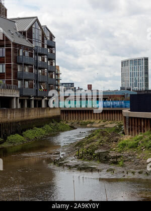 Trois usines de la rivière Mur à Bromley par l'Arc, East London, UK Banque D'Images