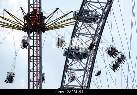 Southbank, Londres, Royaume-Uni. 16 novembre 2019. L'hiver Salvatore Adamo monter sur la Rive Sud pour la saison de Noël. Crédit : Matthieu Chattle/Alamy Live News Banque D'Images