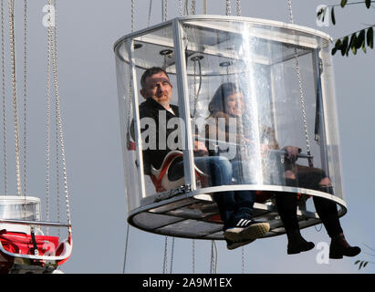 Southbank, Londres, Royaume-Uni. 16 novembre 2019. L'hiver Salvatore Adamo monter sur la Rive Sud pour la saison de Noël. Crédit : Matthieu Chattle/Alamy Live News Banque D'Images