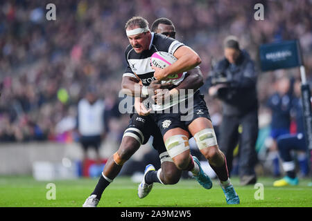 Londres, Royaume-Uni. Nov 16th, 2019. Luke Jones de barbares est abordé au cours de la Coupe Killik - barbares contre les Fidji au stade de Twickenham le samedi 16 novembre 2019. Londres en Angleterre. Credit : Taka G Wu/Alamy Live News Banque D'Images