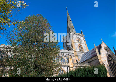 L'église Holy Trinity, lieu de sépulture de William Shakespeare, sur la rivière Avon à Stratford upon Avon, Warwickshire, sur 3 Nov 2019. Banque D'Images