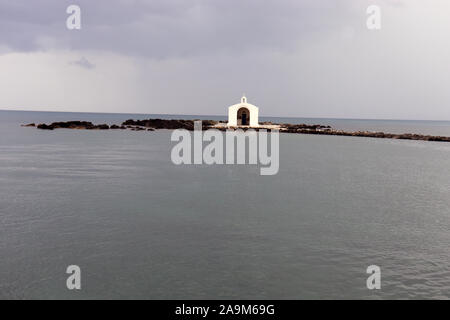 Eglise d'Agios Nikolaos en Crète la mer Banque D'Images
