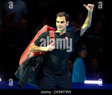 Londres, Royaume-Uni. 16 Nov 2019. Au cours de Roger Federer en demi-finale en action en Tsitsipas Stefanos match contre Roger Federer - Tennis International Nitto ATP World Tour Finals Jour 3 - Mardi 16 novembre 2019 - O2 Arena - Londres : Crédit photo Action Sport/Alamy Live News Banque D'Images