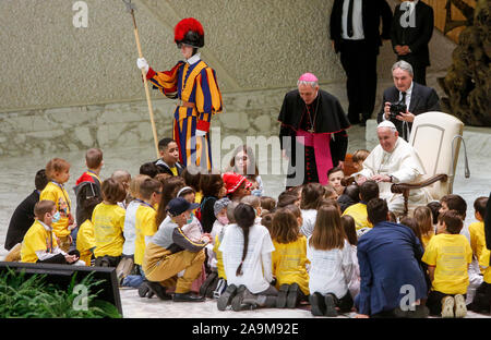 Vatican, Cité du Vatican, 16 janvier 2019. Pape Francis assiste à un public à la communauté de Rome's' Bambino Gesù (Enfant Jésus) Hôpital pédiatrique à la salle Paul VI. Credit : Riccardo De Luca - Mettre à jour les images/Alamy Live News Banque D'Images