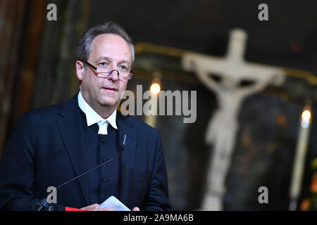 Berlin, Allemagne. 16 Nov, 2019. Christian Stäblein à un service divin de fête dans la Marienkirche à Berlin, où Stäblein a été introduit dans le nouveau bureau de l'évêque protestant de Berlin, Brandebourg et la silésienne (EKBO). Crédit : Christian Ditsch/epd-Pool/dpa/Alamy Live News Banque D'Images