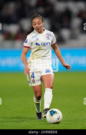 LYON, FRANCE - Le 16 novembre : Selma Bacha de l'Olympique Lyonnais tire la balle au cours de la Division 1 Féminine match de football entre l'Olympique Lyonnais et le Paris Saint Germain au stade de Groupama le 16 novembre 2019 à Lyon, France (photo de Daniela Porcelli/SPP) Banque D'Images