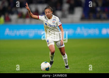 LYON, FRANCE - Le 16 novembre : Selma Bacha de l'Olympique Lyonnais tire la balle au cours de la Division 1 Féminine match de football entre l'Olympique Lyonnais et le Paris Saint Germain au stade de Groupama le 16 novembre 2019 à Lyon, France (photo de Daniela Porcelli/SPP) Banque D'Images