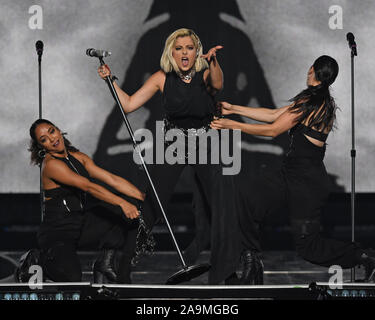 SUNRISE FL - 15 novembre : Bebe dl ex Lippuner effectue au centre de BB&T pendant les Jonas Brothers 'Bonheur' Tour débute le 15 novembre 2019 à Sunrise, en Floride. Credit : mpi04/MediaPunch Banque D'Images