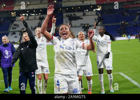 LYON, FRANCE - Le 16 novembre : Selma Bacha de l'Olympique Lyonnais célèbrent leur victoire sur Paris Saint-Germain au cours de la Division 1 Féminine match de football entre l'Olympique Lyonnais et le Paris Saint Germain au stade de Groupama le 16 novembre 2019 à Lyon, France (photo de Daniela Porcelli/SPP) Banque D'Images