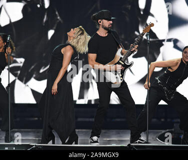 SUNRISE FL - 15 novembre : Bebe dl ex Lippuner effectue au centre de BB&T pendant les Jonas Brothers 'Bonheur' Tour débute le 15 novembre 2019 à Sunrise, en Floride. Credit : mpi04/MediaPunch Banque D'Images