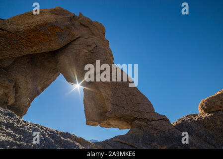 Boot Arch, Alabama Hills Recreation Area, l'est de la Sierra Nevada, en Californie. Banque D'Images