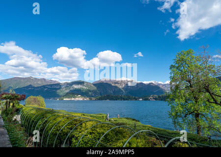 Beau paysage avec jardin à Tremezzo - lac de Côme en Italie Banque D'Images