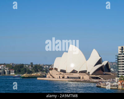 Opéra de Sydney vu de l'autre côté de Circular Quay Banque D'Images