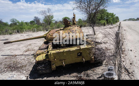 Des vestiges de la guerre civile en Angola sont abandonnés dans la province de Cunene. Banque D'Images