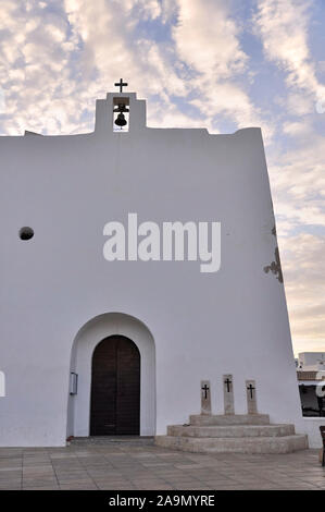 18e siècle façade de l'église de San Francisco au coucher du soleil à Sant Francesc Xavier main plaza (San Francisco Javier, Majorque, Iles Baléares, Espagne) Banque D'Images