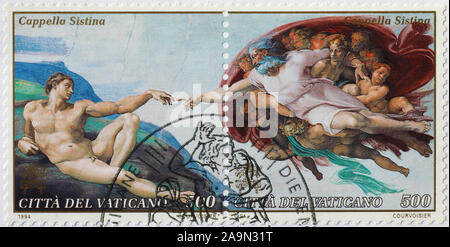 Création de l'homme par Michel-Ange sur timbre-poste Banque D'Images