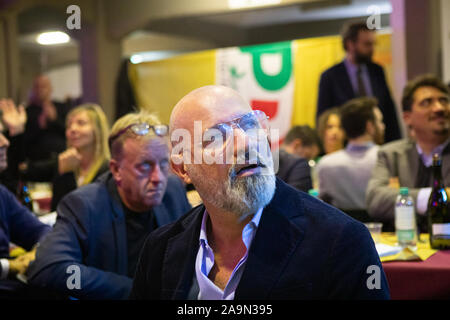 Bologne, Italie. Le 16 novembre 2019. Stefano Bonaccini, candidat du Parti démocrate italien (PD) en tant que président de la région Emilie-Romagne au cours d'une manifestation soutenant sa candidature le 16 novembre 2019 à Bologne, en Italie. Credit : Massimiliano Donati / Alamy Live News Banque D'Images