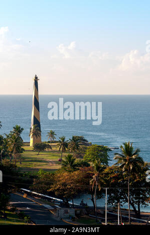 Avis de Santo Domingo, au bord de la rive et shyline - République Dominicaine - Caraïbes tropical island Banque D'Images