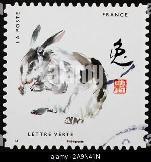 La peinture du lapin de zodiaque chinois sur timbre-poste Banque D'Images