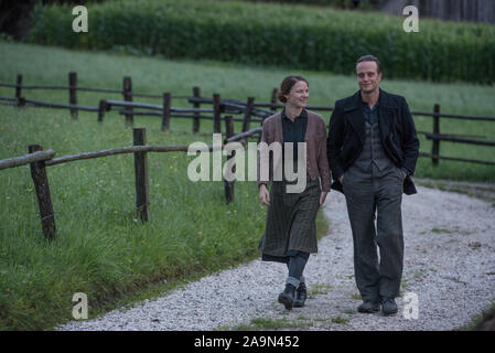 DATE DE SORTIE : Janvier 17, 2020 Titre : Une Vie cachée STUDIO : Fox Searchlight Réalisateur : Terrence Malick Résumé : L'autrichien Franz Jagerstatter St., un objecteur de conscience, refuse de se battre pour les Nazis dans la seconde guerre mondiale. Avec : VALERIE PACHNER, August Diehl que Franz Jagerstatter. (Crédit Image : © Fox Searchlight Pictures/divertissement) Banque D'Images