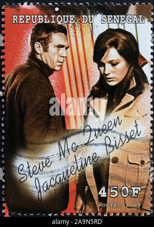 Steve McQueen et Jacqueline Bisset sur timbre-poste Banque D'Images