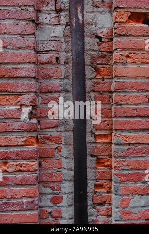 Background d'un mur de brique rouge de la distinctive appelée ville rose de Toulouse, France Banque D'Images