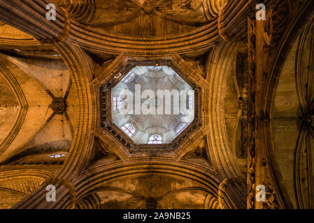 Détails de l'intérieur de la cathédrale de Barcelone - plafond et Dome, Catalogne Banque D'Images