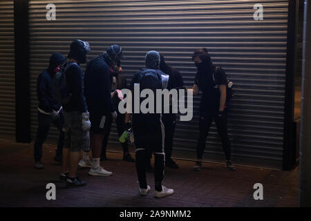 KongChina Hong - 13 novembre, 2019 De gauche à droite, Hong Kong pro démocratie protestataires à l'{} global Crédit : Simon Jankowski/Alamy Live New Banque D'Images