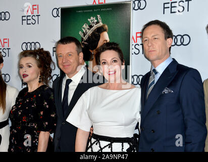 Los Angeles, USA. 16 Nov 2019. Helena Bonham Carter , Peter Morgan, Olivia Colman & Tobias Menzies au gala screening for 'La couronne" dans le cadre de l'AFI Fest 2019 au Théâtre chinois de Grauman. Photo : Paul Smith/Featureflash Crédit : Paul Smith/Alamy Live News Banque D'Images