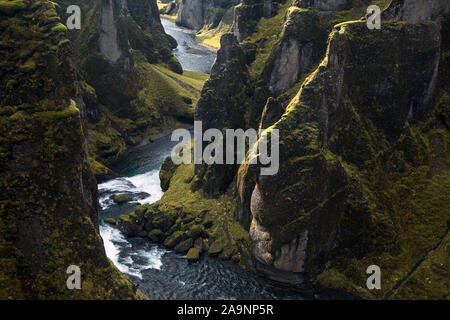 Fjaðrárgljúfur Canyon. Sud-Est De L'Islande Banque D'Images