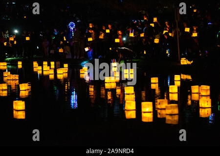 Los Angeles, USA. 16 Nov, 2019. Les gens assistent à l'eau Festival à Los Angeles, États-Unis, le 16 novembre 2019. Credit : Qian Weizhong/Xinhua/Alamy Live News Banque D'Images