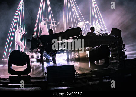 Les Chemical Brothers en concert à Milan, Italie Banque D'Images