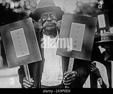 Photos de la PREMIÈRE GUERRE MONDIALE - de couleur / African American troupes - Sims Ike d'Atlanta, Georgie, âgé de 87 ans, a onze fils dans le service ca. 1918 Banque D'Images