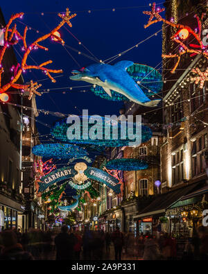 Le projet Zéro installation artistique sur la célèbre Carnaby Street pour les fêtes de Noël. Banque D'Images