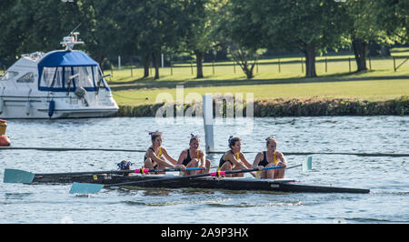 Henley. Berks, Royaume-Uni. Chaleur de la J4 +. Merion Merci Acad. de la compétition à la Henley 2017 Régate des femmes". De l'aviron sur Henley, portée. Tamise. Samedi 17/06/2017 [crédit obligatoire Peter SPURRIER/Intersport Images] Banque D'Images