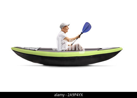 Man dans un kayak isolé sur fond blanc Banque D'Images