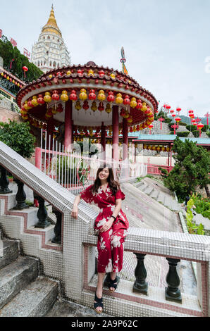 Le célèbre temple de Kek Lok Si à Penang, Malaisie ici se transforme en une féerie de lanterne pour 33 nuits au cours de la saison de la nouvelle année lunaire. Banque D'Images