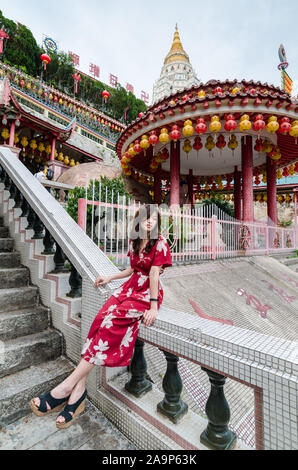 Le célèbre temple de Kek Lok Si à Penang, Malaisie ici se transforme en une féerie de lanterne pour 33 nuits au cours de la saison de la nouvelle année lunaire. Banque D'Images