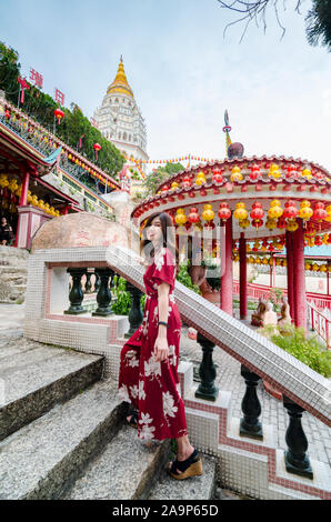 Le célèbre temple de Kek Lok Si à Penang, Malaisie ici se transforme en une féerie de lanterne pour 33 nuits au cours de la saison de la nouvelle année lunaire. Banque D'Images