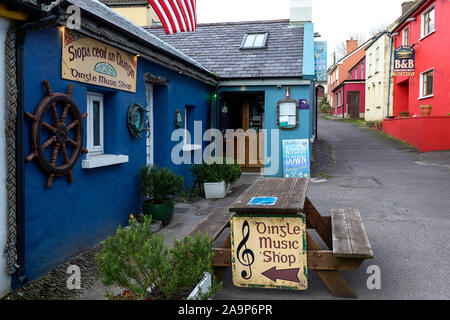 Magasin de musique en ville côtière de Dingle, Kerry, Irlande Banque D'Images