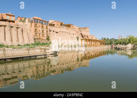 La ville principale de l'ethnie ouïghoure, et un arrêt important le long de la route de la soie, Kashgar affiche une superbe vieille ville, entourée de murailles massives Banque D'Images