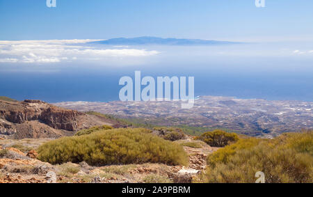 Vue vers Gran Canaria à l'horizon de Tenerife, ascension de la montagne des Manga Banque D'Images