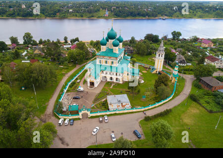 Vue de la cathédrale de la résurrection en juillet sur un jour nuageux (Photographie aérienne). Perm (Romanov-Borisoglebsk), Russie Banque D'Images