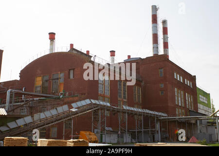 Le Bélarus, la ville de Gomil le 29 avril, 2019.bois ancien une usine de transformation. Banque D'Images